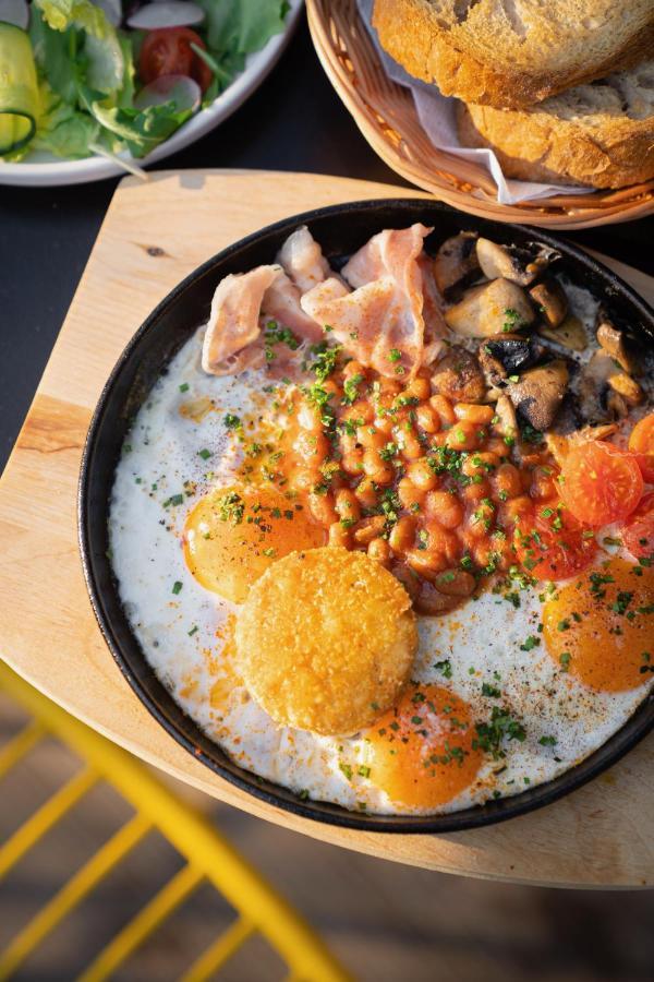 Street Food Possonium Apartments Bratislava Bagian luar foto