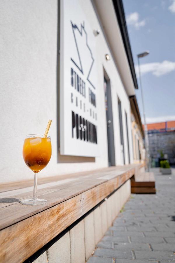 Street Food Possonium Apartments Bratislava Bagian luar foto
