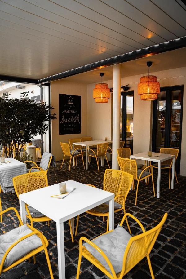 Street Food Possonium Apartments Bratislava Bagian luar foto