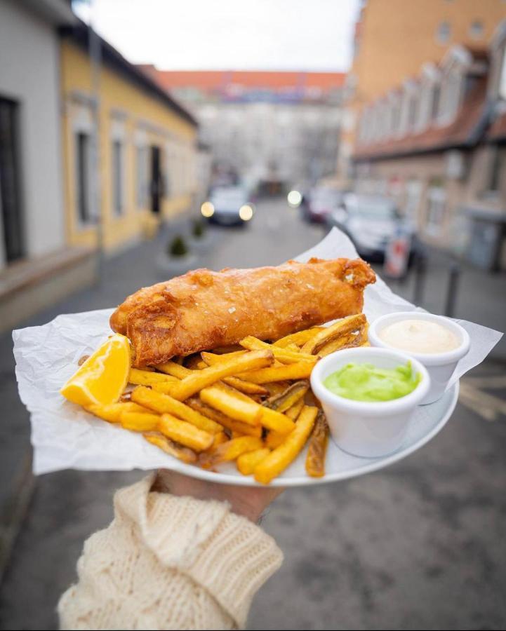 Street Food Possonium Apartments Bratislava Bagian luar foto