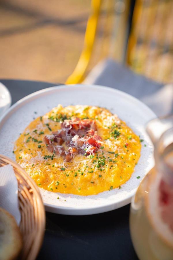 Street Food Possonium Apartments Bratislava Bagian luar foto