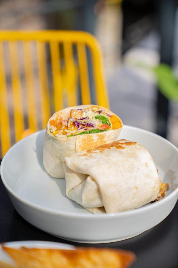 Street Food Possonium Apartments Bratislava Bagian luar foto