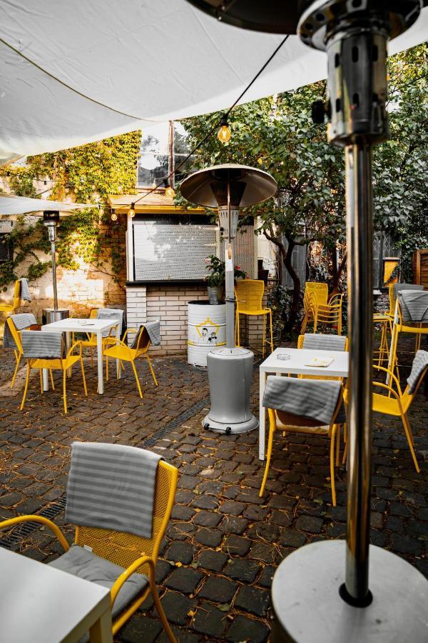 Street Food Possonium Apartments Bratislava Bagian luar foto