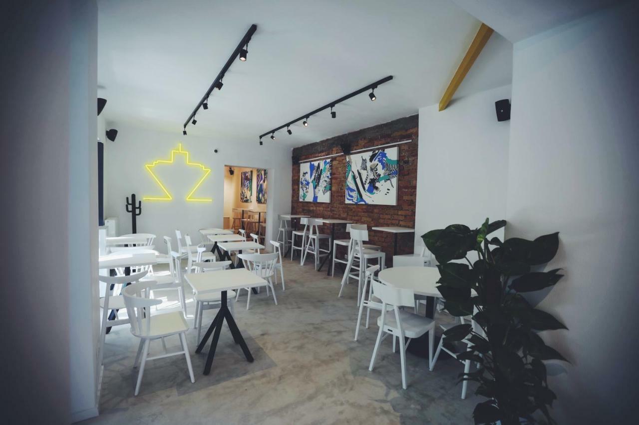Street Food Possonium Apartments Bratislava Bagian luar foto